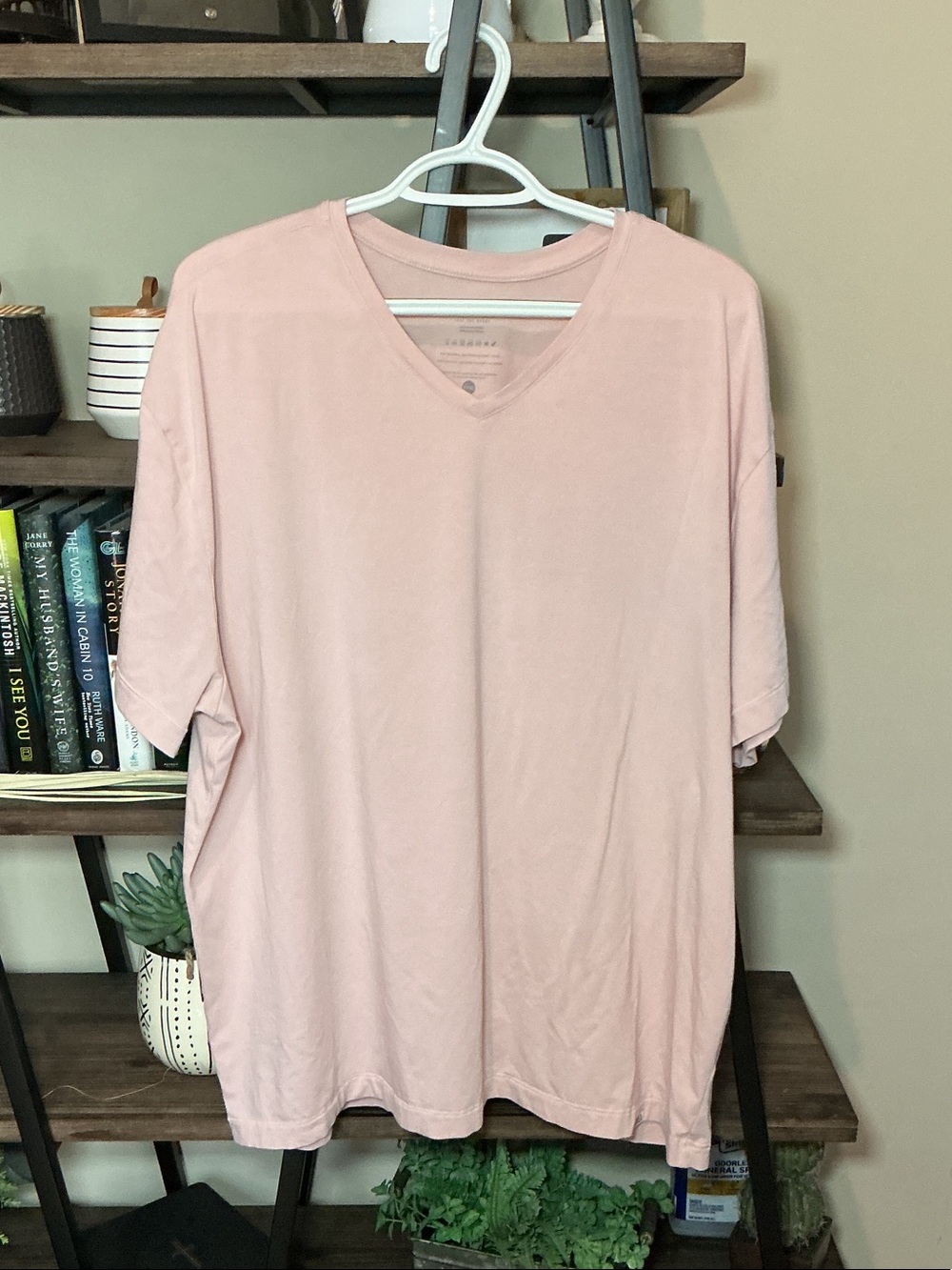 NOBULL Men's Short Sleeve V-Neck Tee in Light Pink Size XXXL